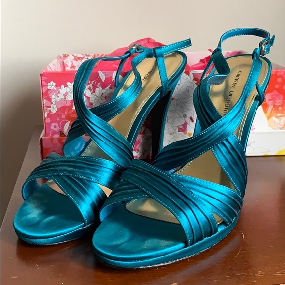 COPY - WOMANS SIZE 9.5 HEELS - Picture 2 of 4